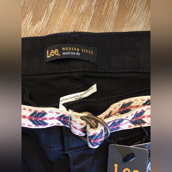 Lee Women’s Black Mid Rise Fit Belted Skimmer Pants- Irregular Size 12M - Picture 8 of 10